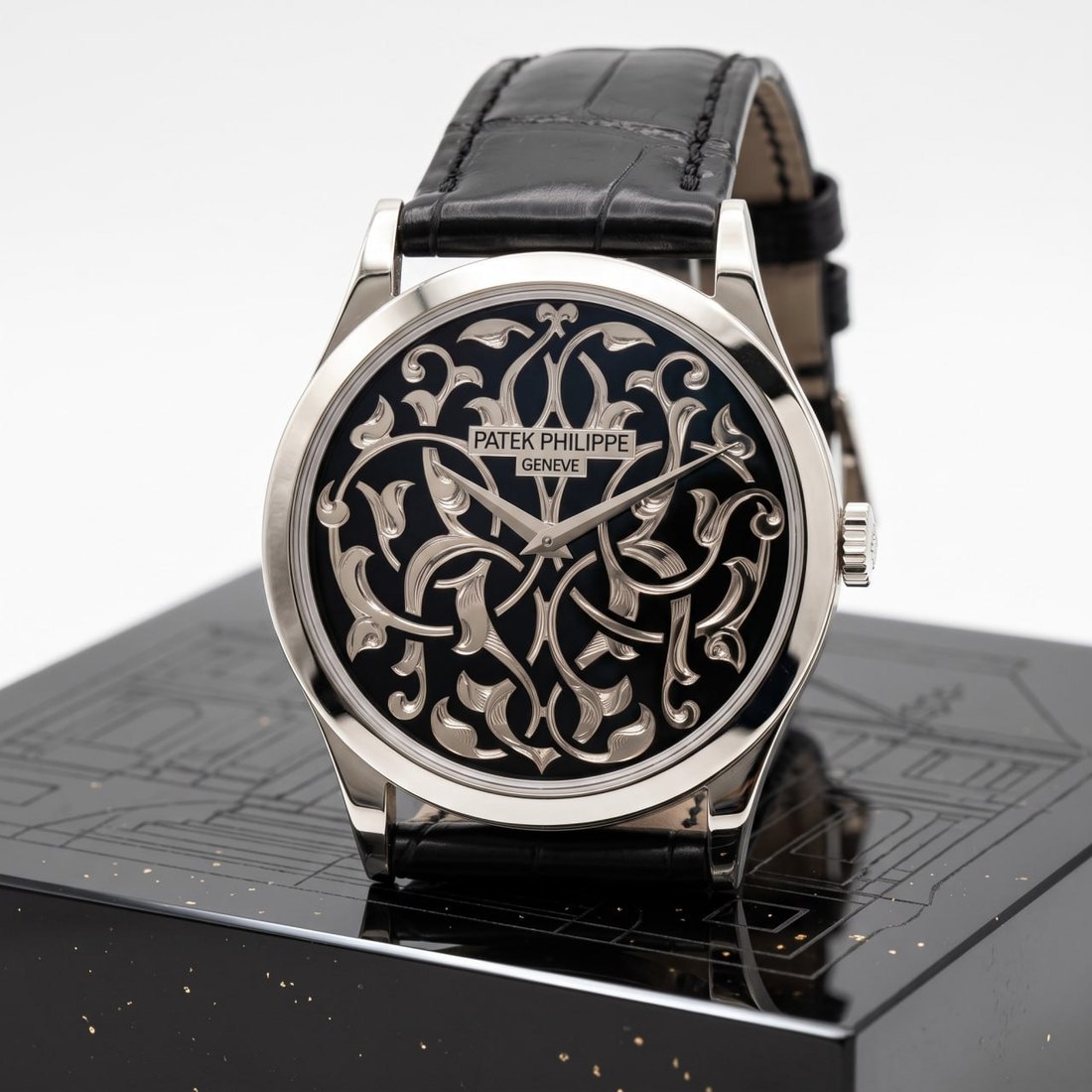 Patek Philippe Calatrava с гравированным циферблатом